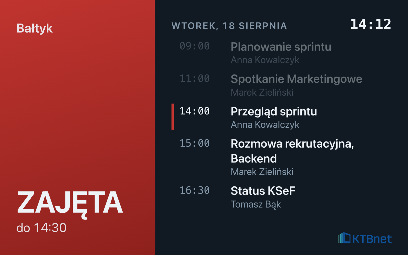 Panel dotykowy przy drzwiach sali Bałtyk: status Zajęta do 14:30, plan dnia sali z podświetlonym aktualnym spotkaniem